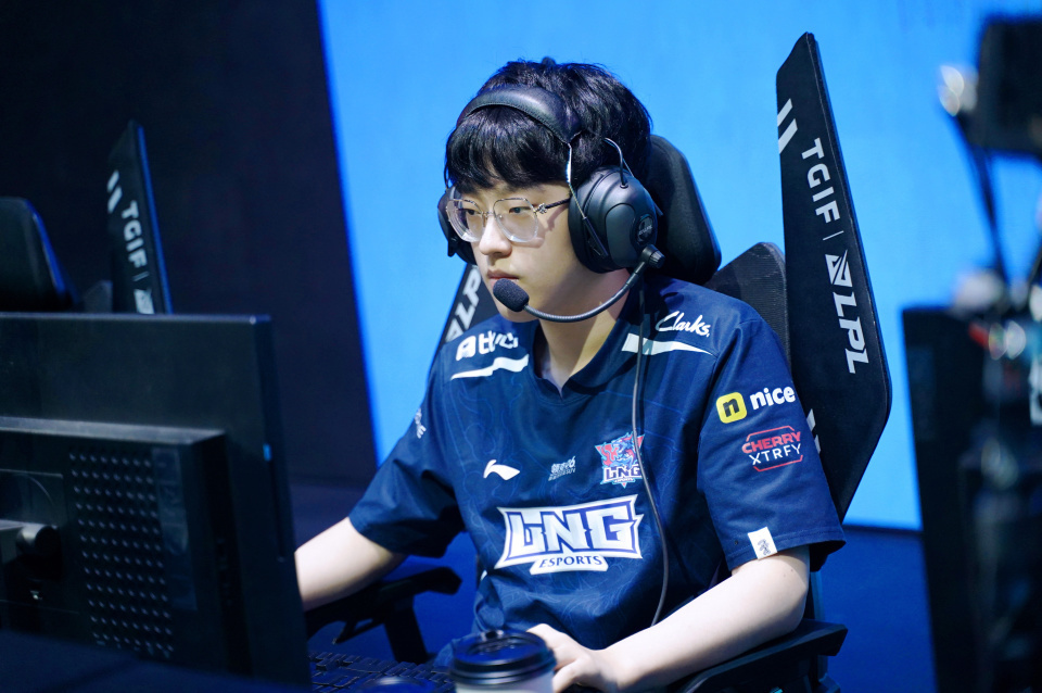 开云APP-关于HKA轻取100T，Scout单局斩获MVP宿命之战全球总决赛，让粉丝疯狂欢呼的信息