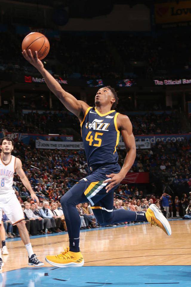 开云体育-雷霆完胜爵士，米切尔刷新纪录