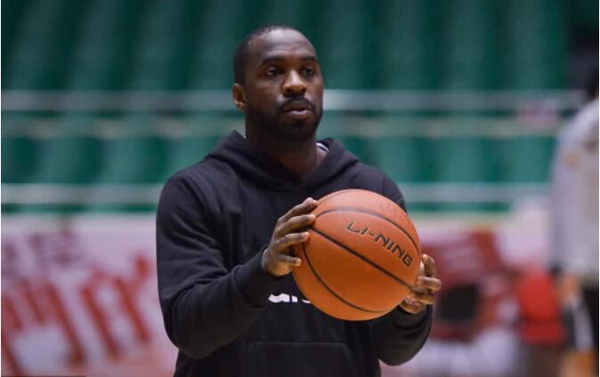 猛龙完胜步行者，王哲林点燃赛场