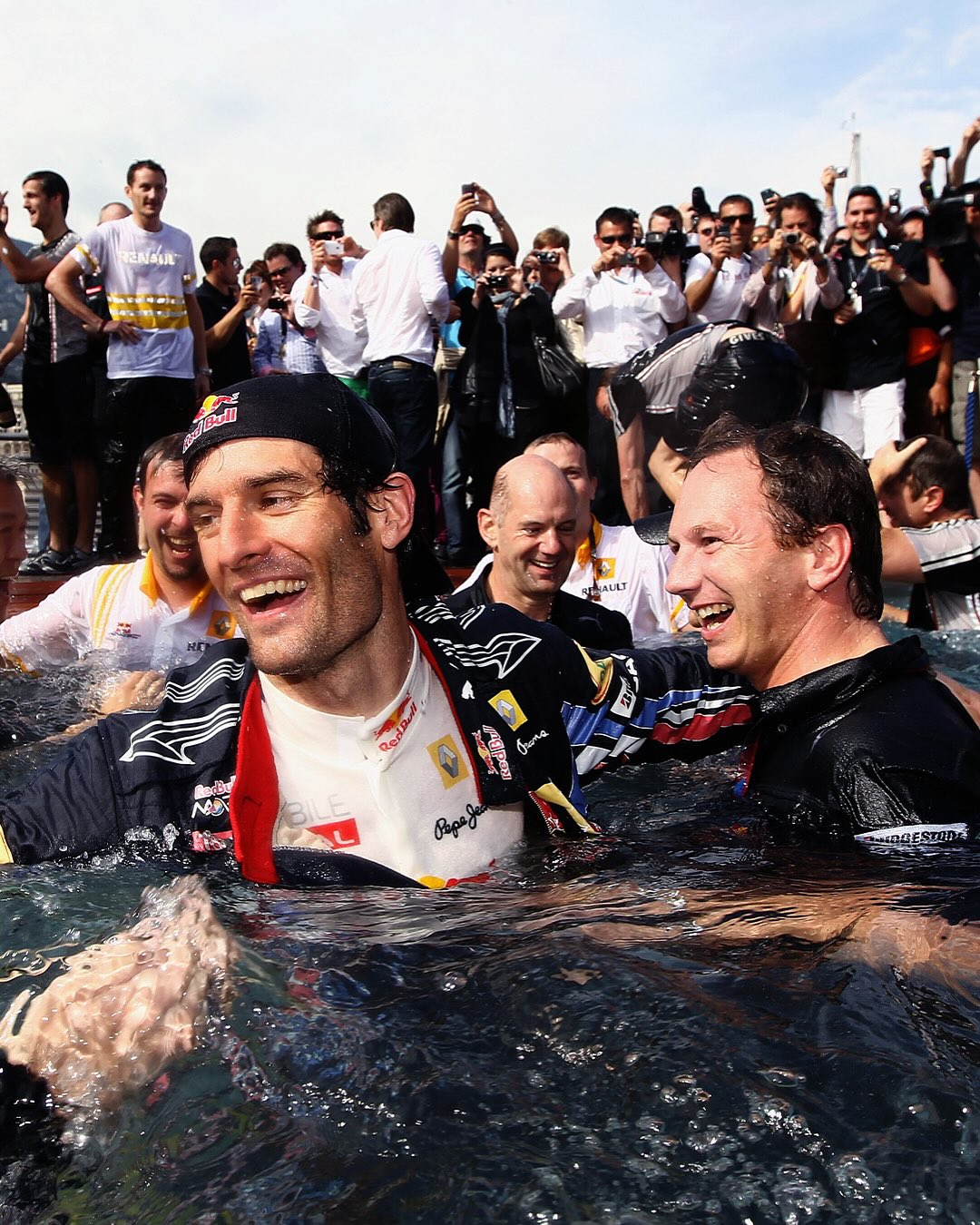 开云体育app-红牛车队碾压红牛二队，拉塞尔带队取胜