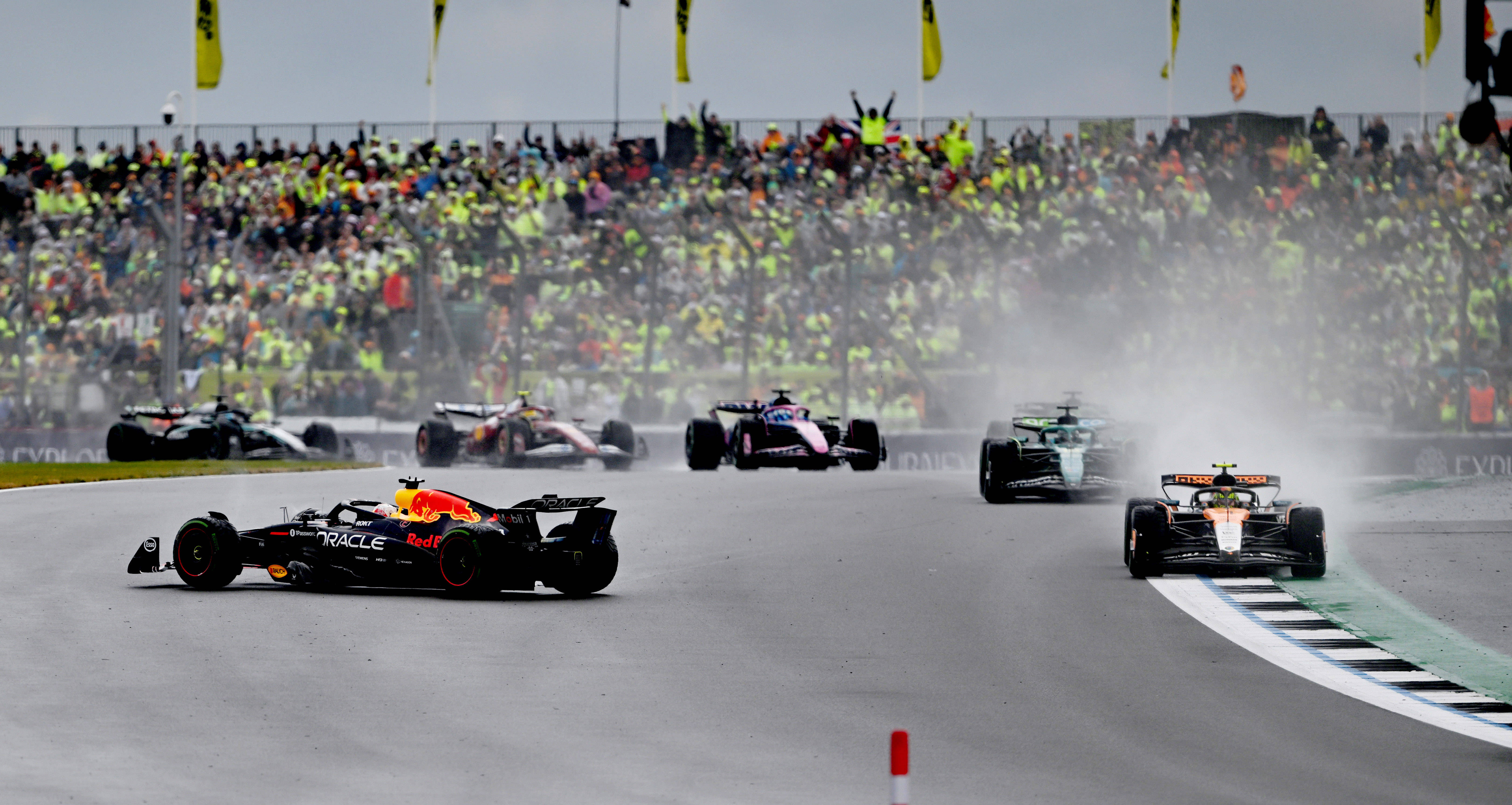 开云体育APP下载-索伯车队翻盘雷诺车队，维斯塔潘带队取胜